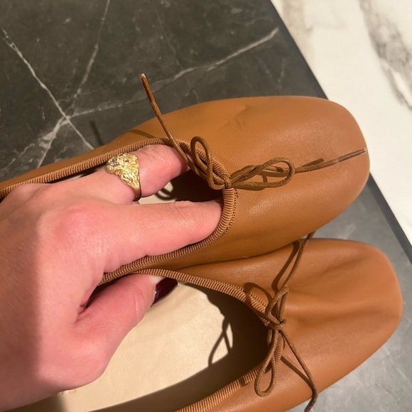 EVERLANE The Italian Leather Day Ballet Flat
NWOB size 7.5 - Picture 8 of 9